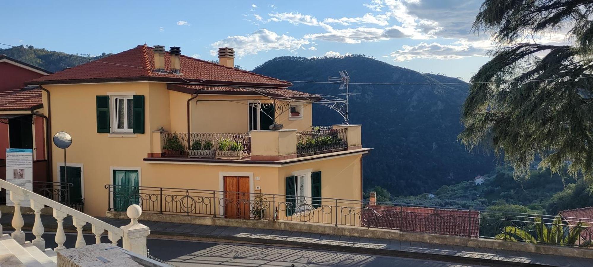 Camera Tra Le Cinque Terre, Camogli E Portofino. Vista Valle E Scorcio Mare All'Orizzonte Castiglione Chiavarese Exterior photo